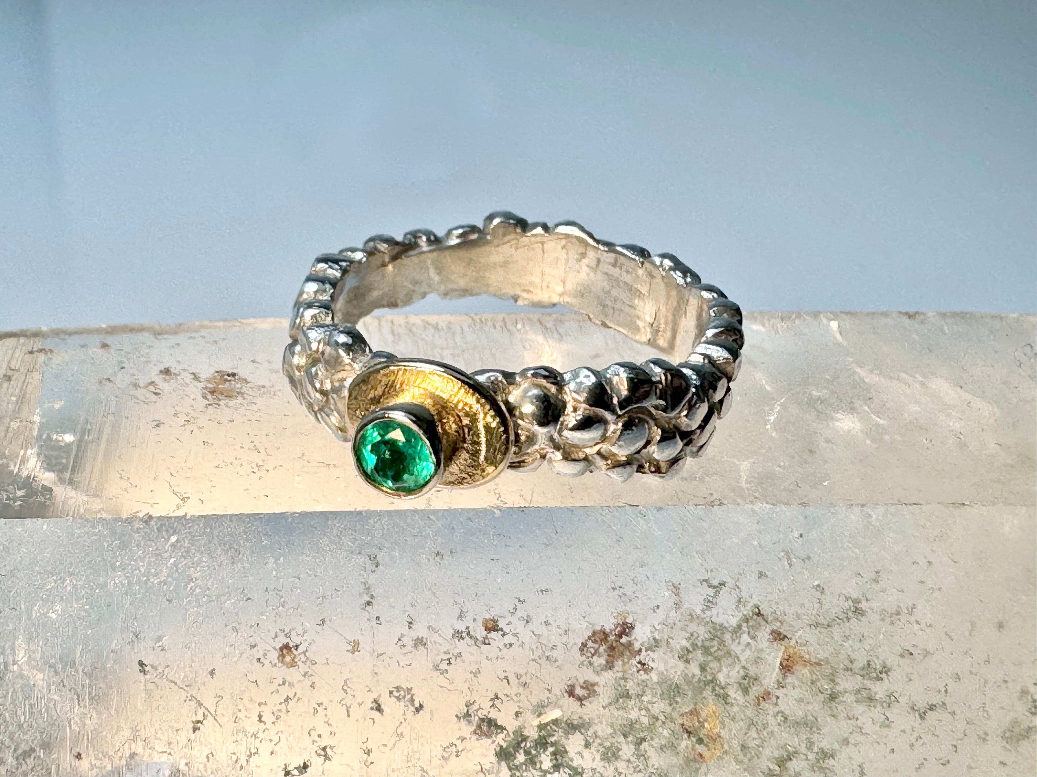 Emerald Stone Texture Ring