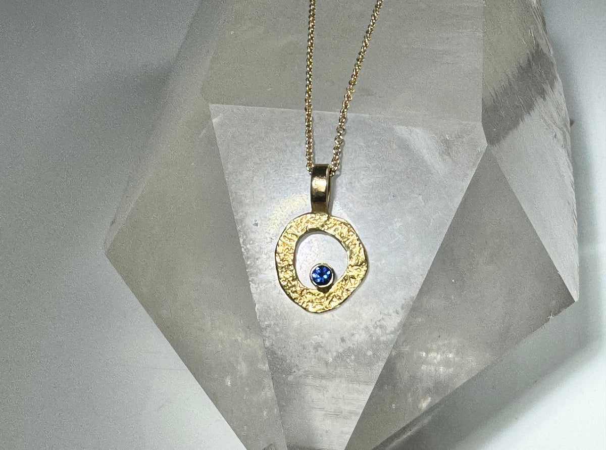 Blue Sapphire Open Disc 18k Pendant