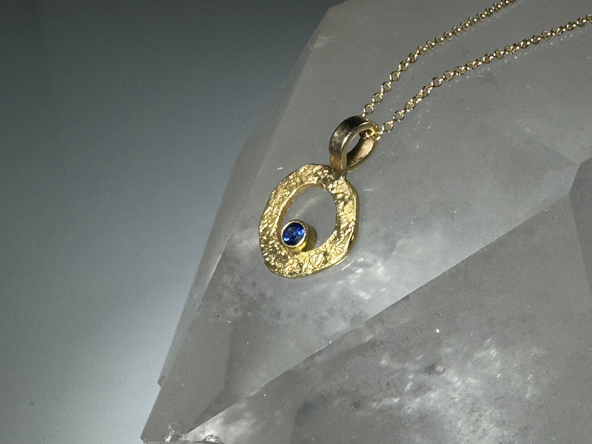 Blue Sapphire Open Disc 18k Pendant