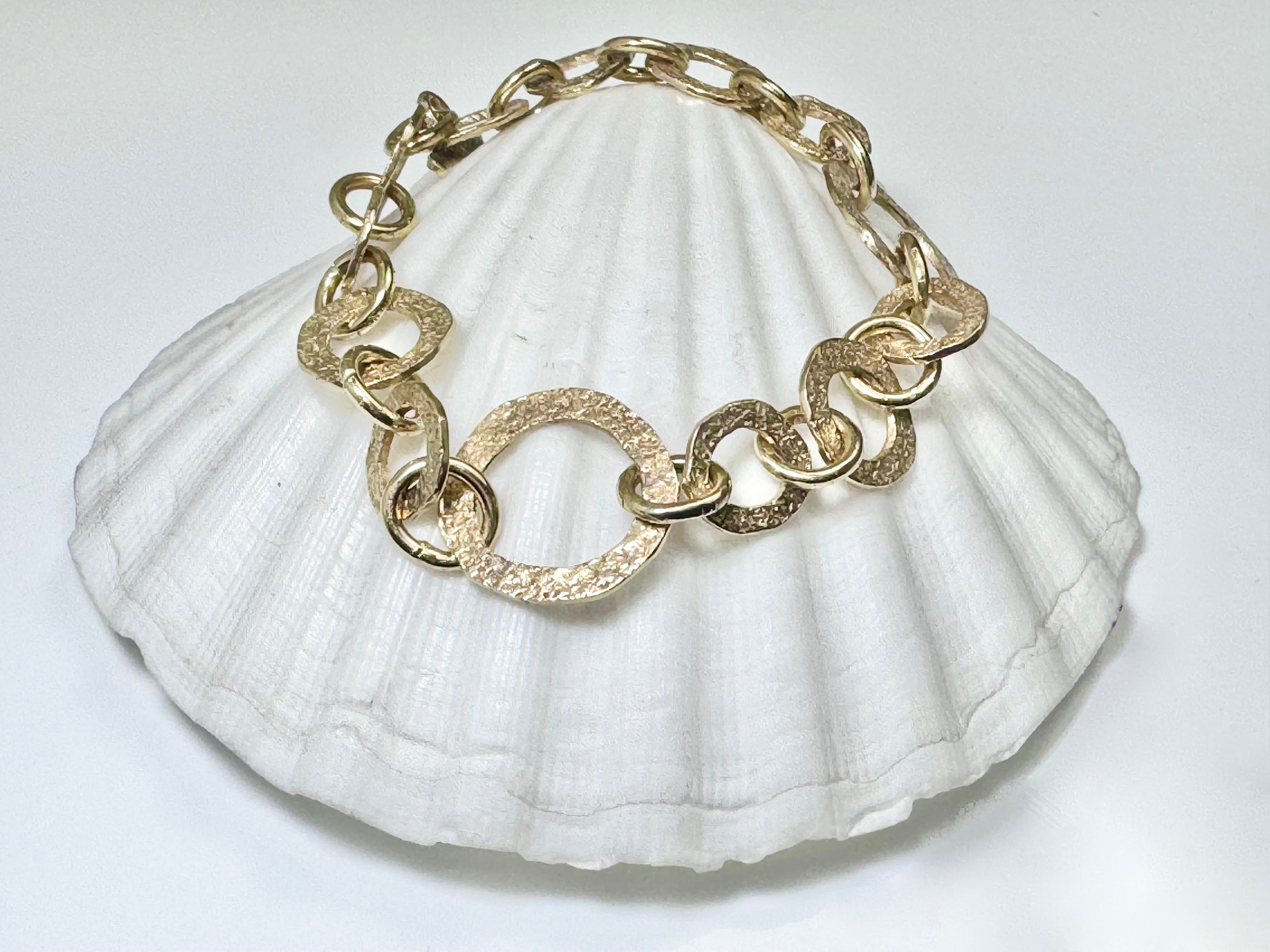 Gold Textured Link 18k Bracelet