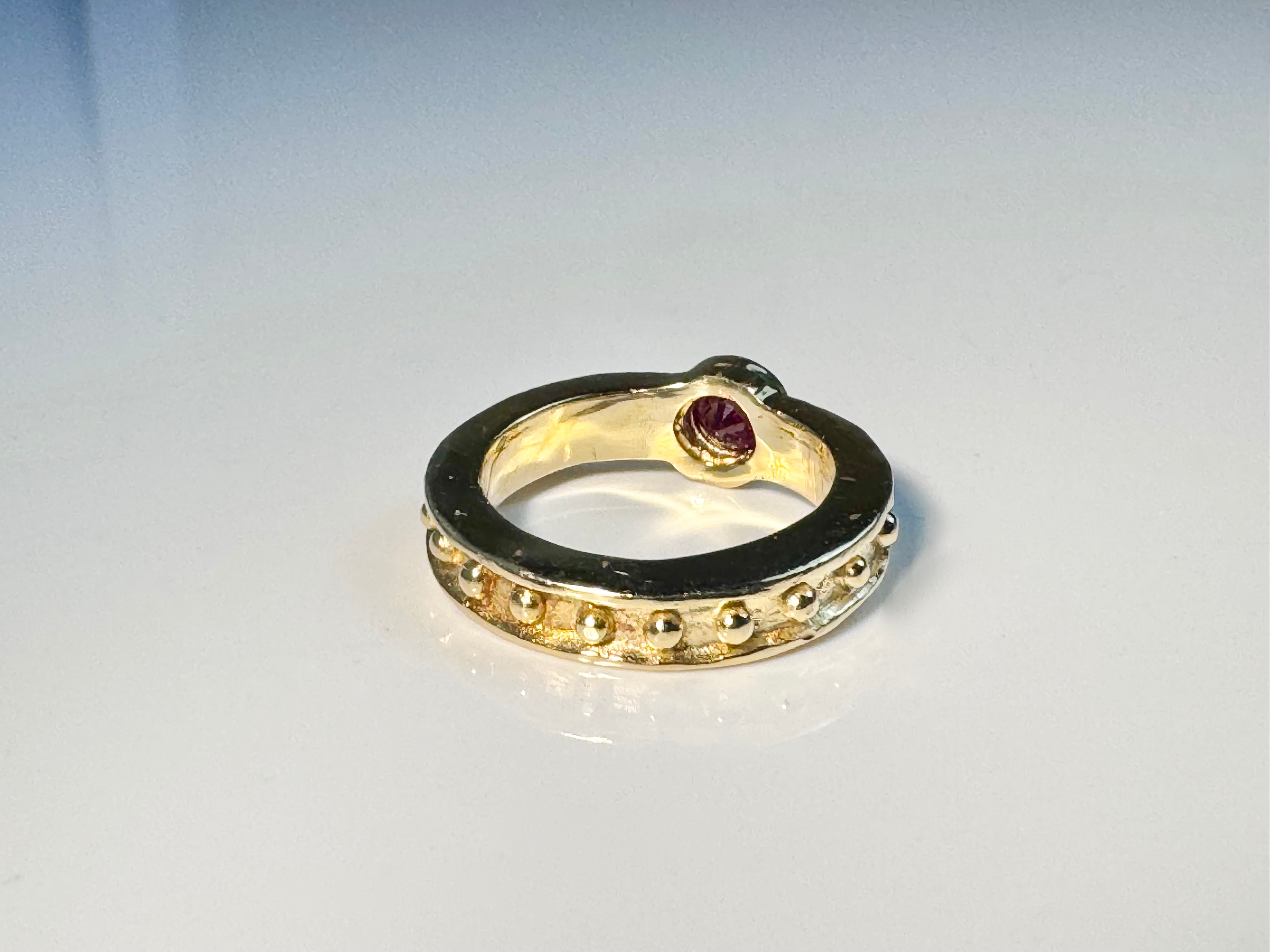 Ruby Beaded Shank 18k Ring