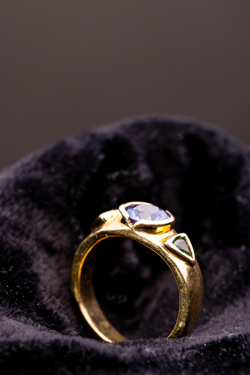 Ceylon Sapphire and Tsavorite Ring